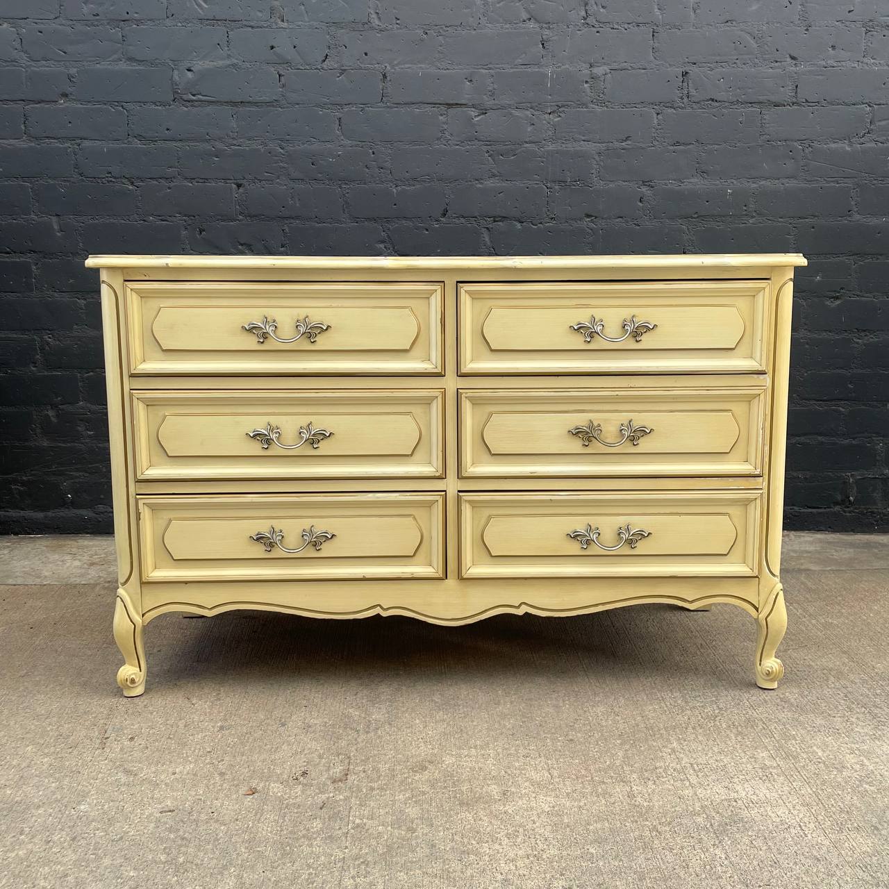 vintage look dresser Homelegance Cinderella Antique White and engineered wood 2 She decorated a plain wood