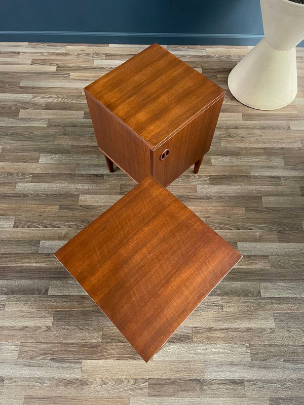 Pair of Mid-Century Modern Walnut Cube Night Stands, c.1960’s