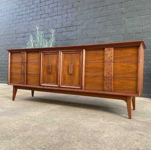 Mid-Century Modern 9-Drawer Walnut Dresser by Bassett, c.1960’s