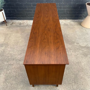 Mid-Century Modern 9-Drawer Walnut Dresser by Bassett, c.1960’s