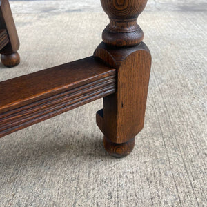 Antique American Style Oak Drop-Leaf Oval Dining Table