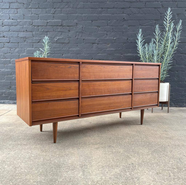 Mid-Century Modern Walnut 9-Drawer Dresser by Dixie Furniture, c.1960’s