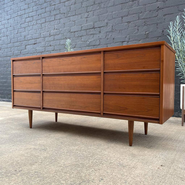 Mid-Century Modern Walnut 9-Drawer Dresser by Dixie Furniture, c.1960’s