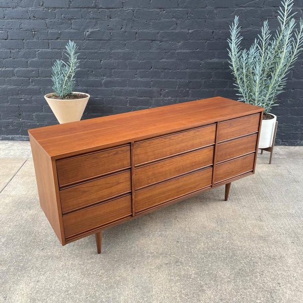 Mid-Century Modern Walnut 9-Drawer Dresser by Dixie Furniture, c.1960’s