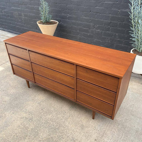 Mid-Century Modern Walnut 9-Drawer Dresser by Dixie Furniture, c.1960’s