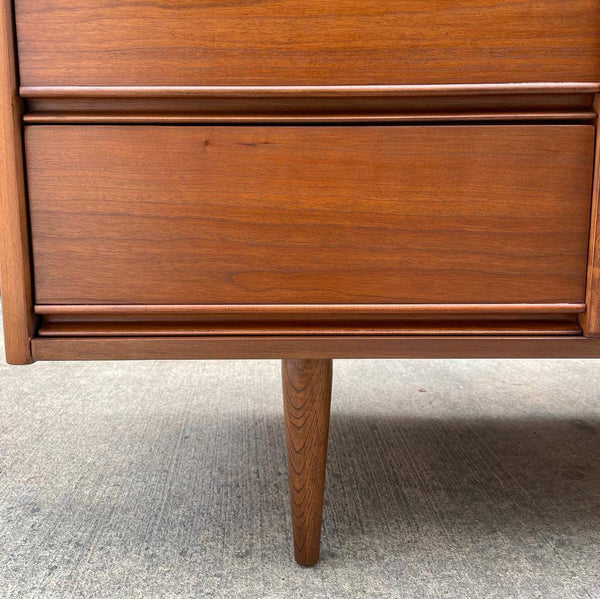 Mid-Century Modern Walnut 9-Drawer Dresser by Dixie Furniture, c.1960’s