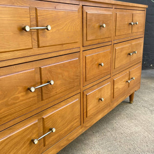 Vintage Mid-Century Modern 9-Drawer Dresser, c.1960’s
