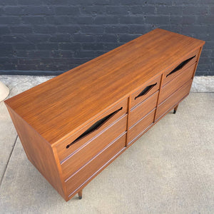 Mid-Century Modern Walnut 9-Drawer Dresser, c.1960’s