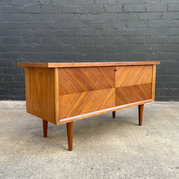 Vintage Retro Mid-Century Modern Trunk Chest by Lane, c.1960’s